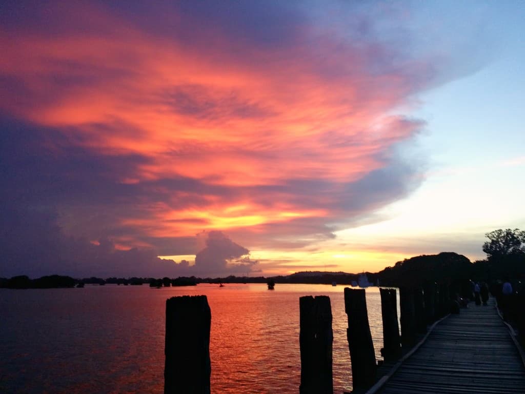 Coucher de soleil sur le pont U Bein