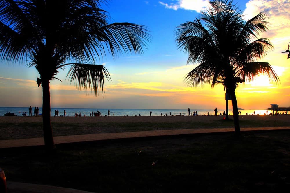 Atardecer en la playa de Port Dickson