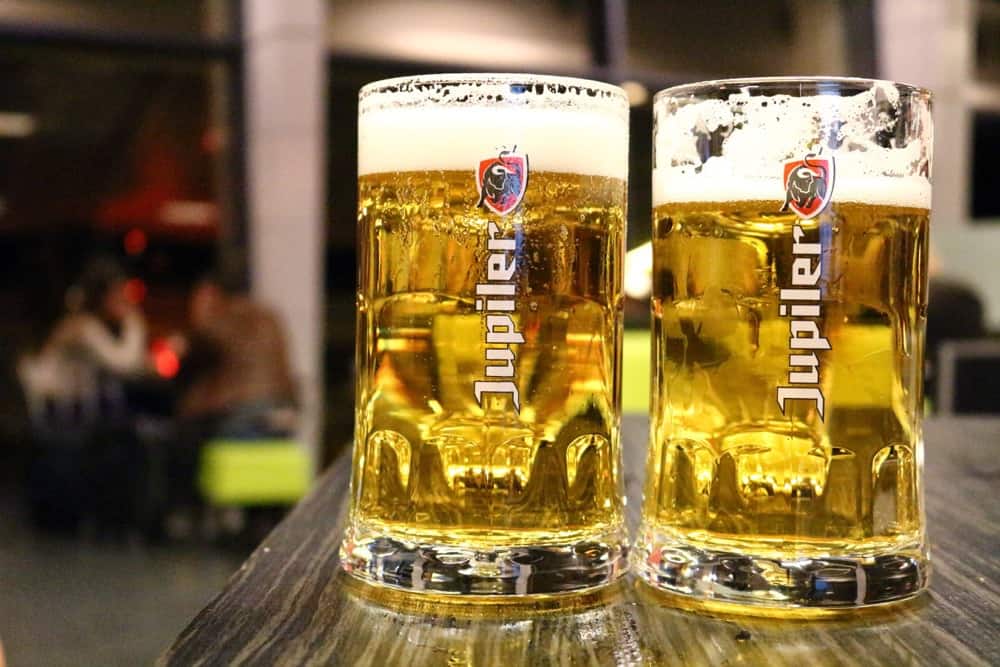 Zwei volle Pints Bier