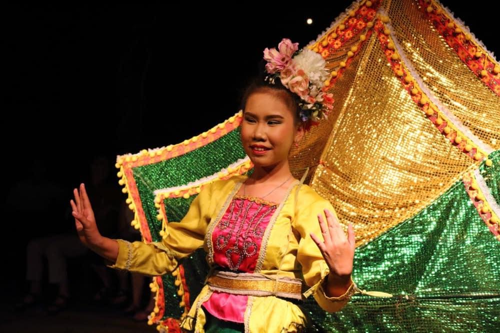 chiang-mai-old-curtular-center-traditional-dance3