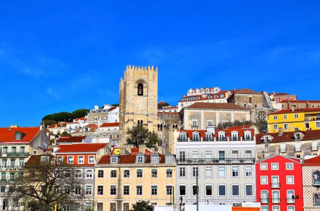 colourful-buildings-lisbon