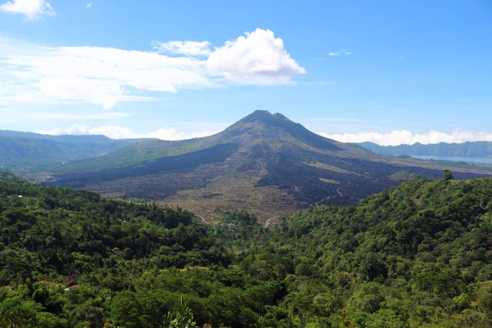 Fun facts for Italy: the famous volcanoes