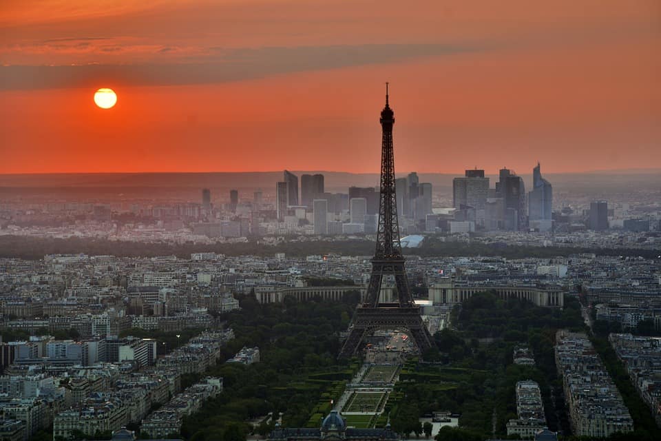 Don't you just love the Eiffel tower at sunset?