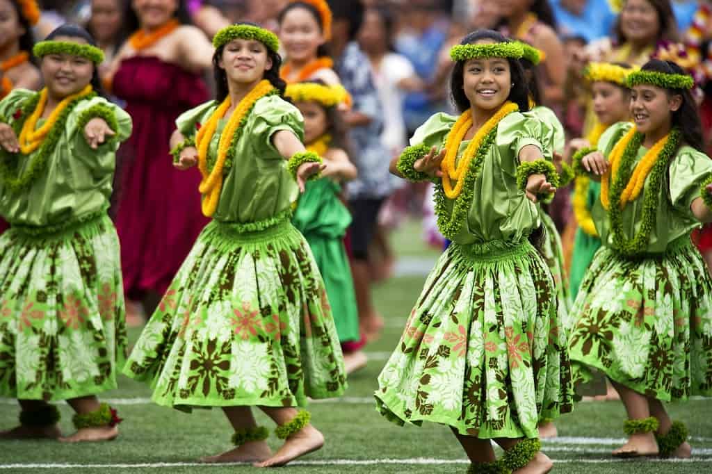 Hula dancing show in Oahu