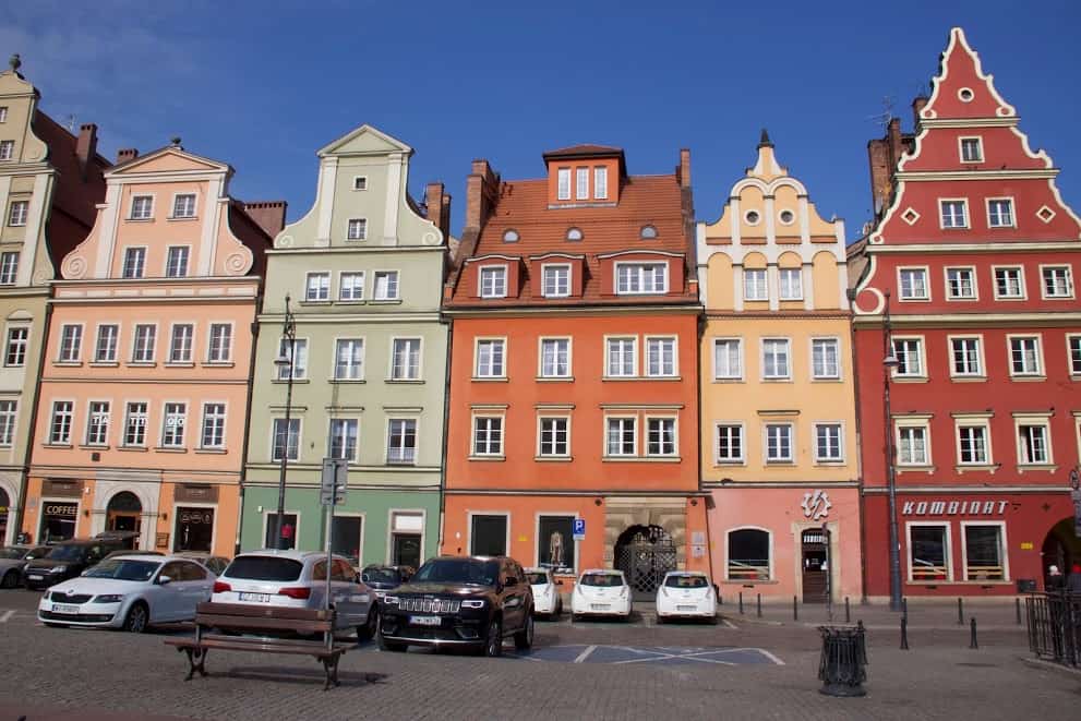 Plac Solny colorful buildings